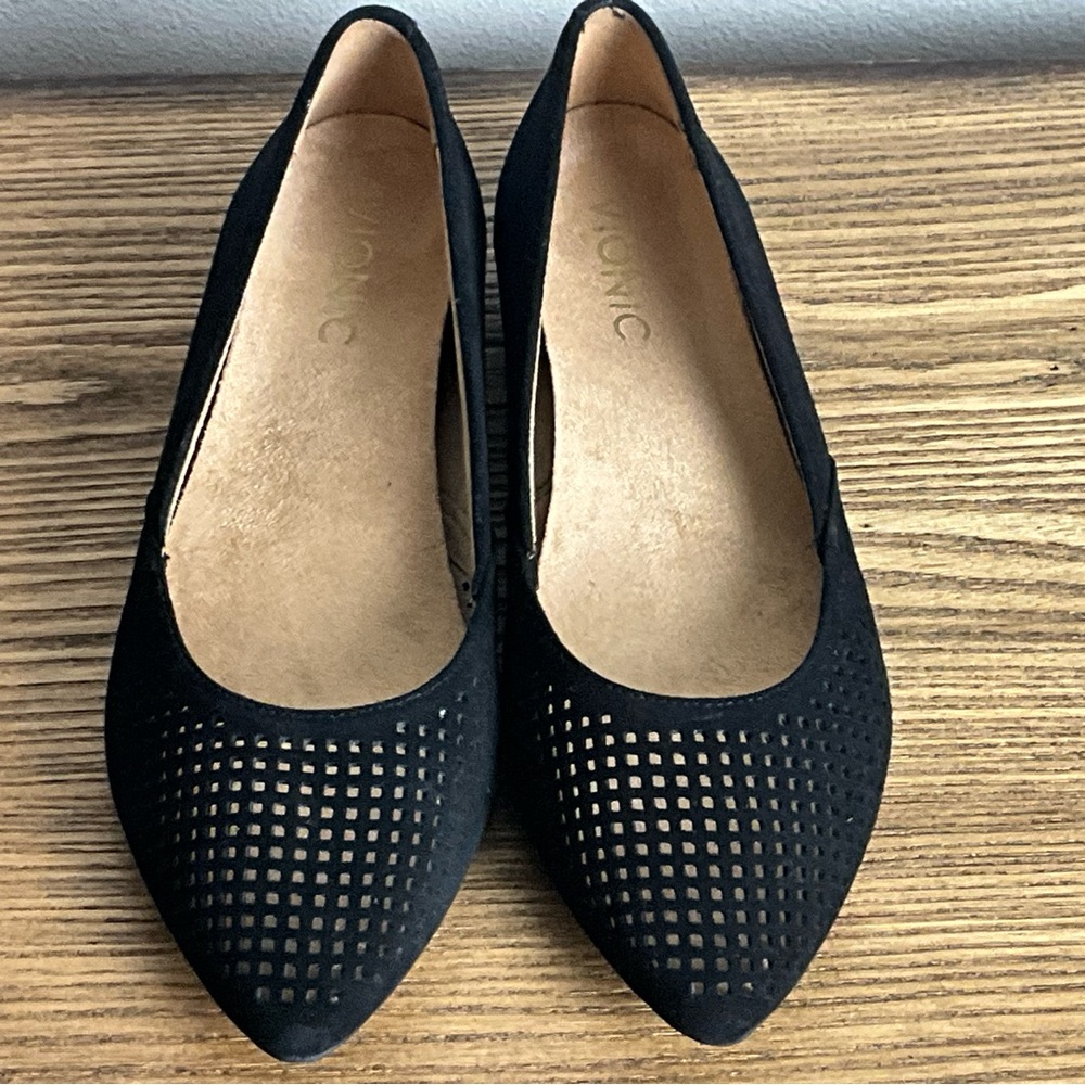 Vionic Posey Black Perforated Suede Ballet Flat, New in Box - Picture 3 of 7